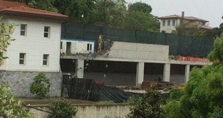 Azərbaycanlı milyarderin villasını sökdülər