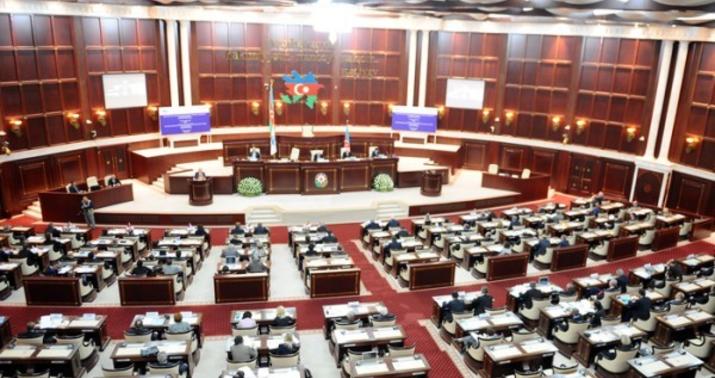 Milli Məclis bələdiyyələrin fəaliyyətini müzakirə edir