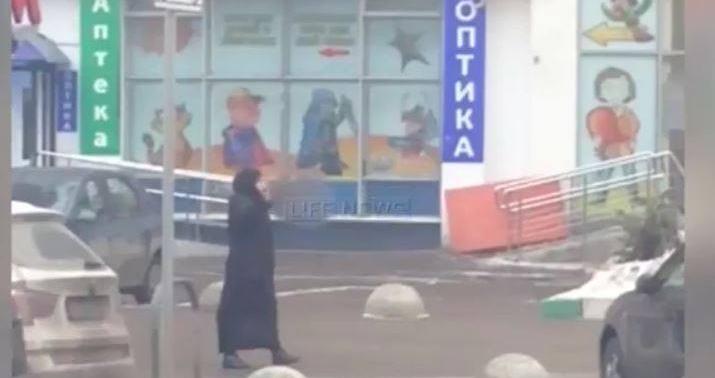 Moskvada şok olay: uşağın başını kəsdi, özünü partlatmaq istədi - VİDEO/18+