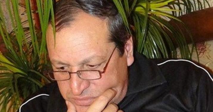 Şair məhkəməyə müraciət etdi