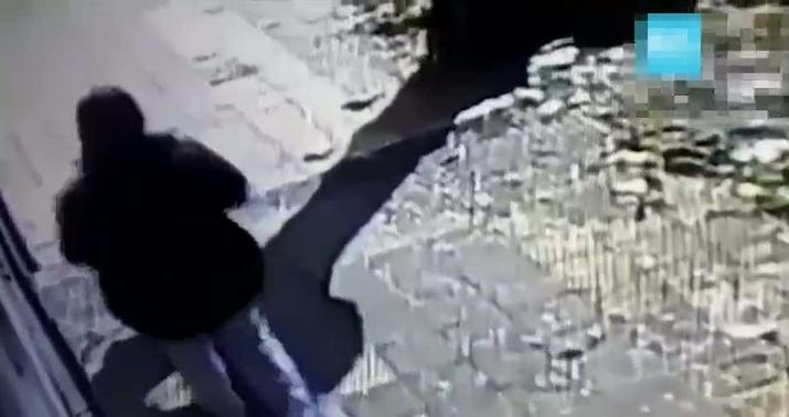 Üç aylıq körpəsini qucağından oğurladılar - ŞOK VİDEO
