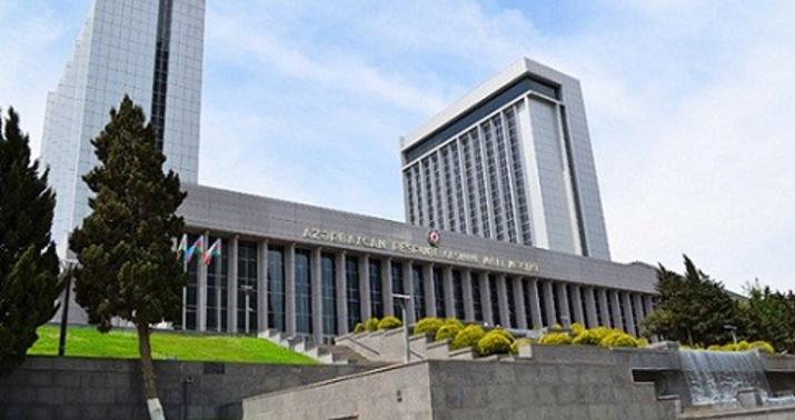 Milli Məclisin növbəti plenar iclası öz işinə başladı