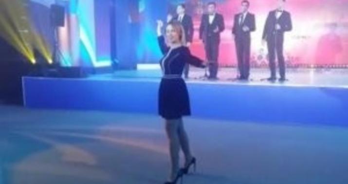 Rus diplomat qadının rəqsi hər kəsi heyran etdi  - VİDEO