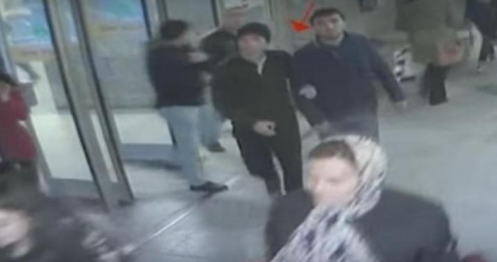 "Nizami"də qadının cibindən telefonu belə çıxardı  - VİDEO
