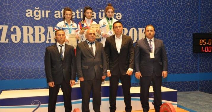 Ağır atletika üzrə Azərbaycan Kubokunda ilk yarış günü arxada qalıb (R)