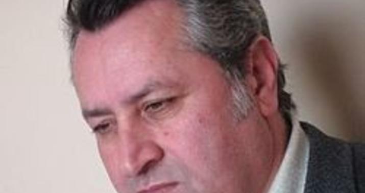 O, altıncı mərtəbədədir...