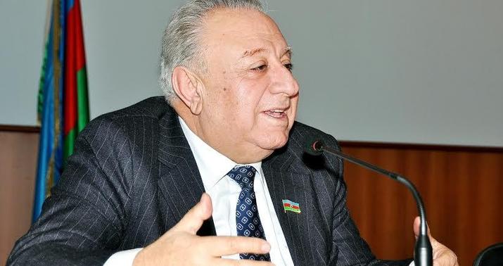 Hüseynbala Mirələmov: “Kitab pasajını mayka mağazası etdilər” - MÜSAHİBƏ