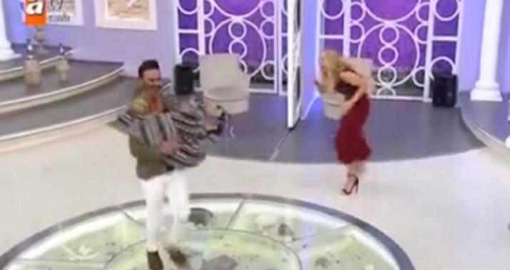 Sevdiyi qızı canlı yayımda qaçırdı - VİDEO