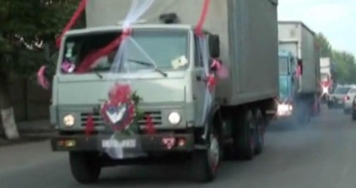 Azərbaycanda gəlini toya "KAMAZ" karvanı ilə gətirdilər  - VİDEO