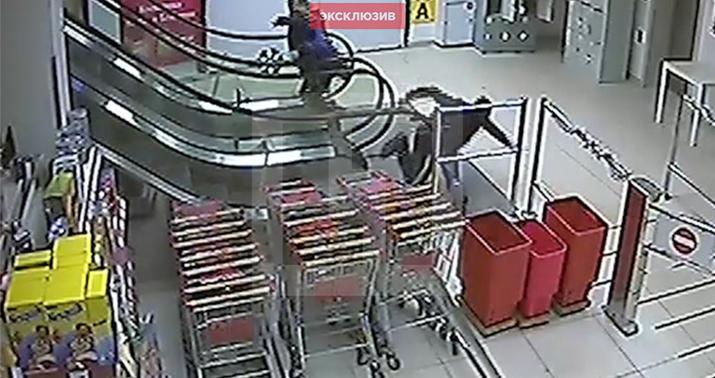 Çörək sexinin gecə növbətçisi hislərini cilovlaya bilmədi  - VİDEO