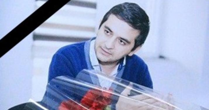 Vahid olaraq bir Mövlud əksiyik...