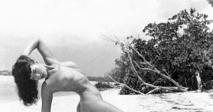 Hammomdagi yalangoch kelinlarning yangi fotosuratlari Ular shirin eshakni qanday sikishayotganini koring