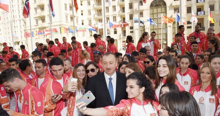 Prezident Azərbaycanı təmsil edəcək idmançılarla görüşüb