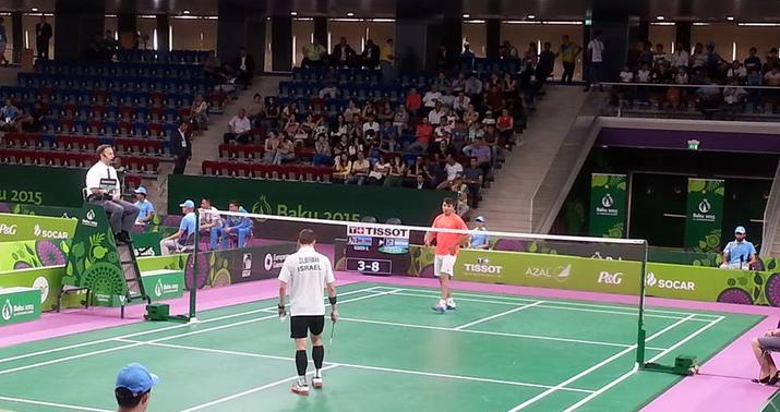 Bakı 2015: Mikayıl Cabbarov və Kamal Abdulla badmintonçularımızı izləməyə gəldi - CANLI YAYIM