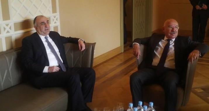 Elmar Məmmədyarov Budapeştdə görüşlərə başladı