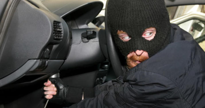 Bakıda avtomobildən pul oğurlandı