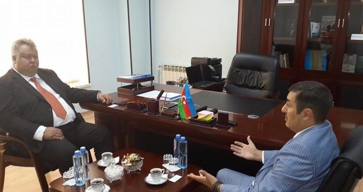 Rufiz Qonaqov Latviya səfiri ilə görüşüb