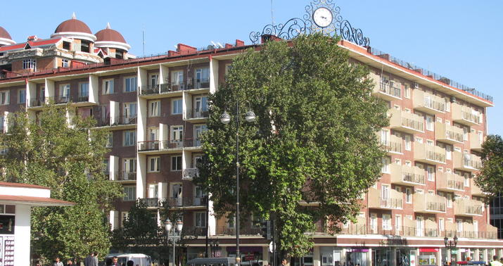 Gəncə qəbristanlığında silahlı insident