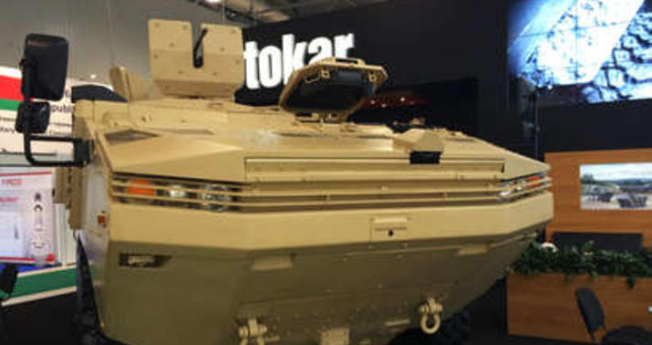 Bakıda nümayiş olunan silahlar - FOTO