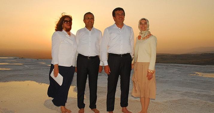 Türkiyəli nazirin arvadı yaralandı - FOTO