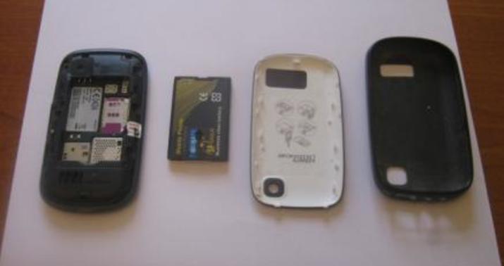 Həbsdə olan oğluna telefon gətirən qadın tutuldu