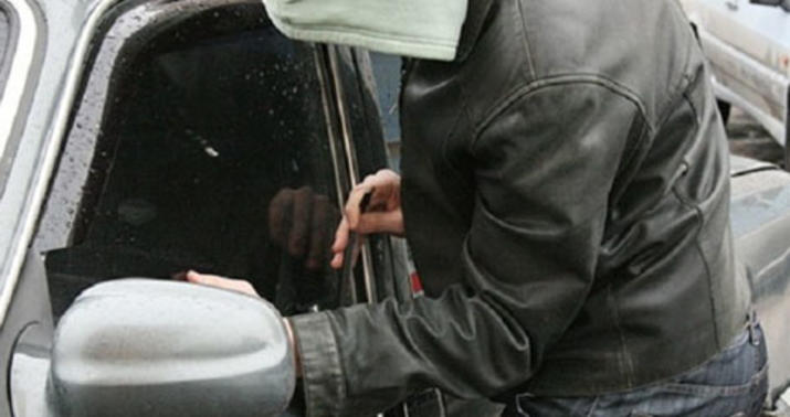 Gəncədə maşınlardan oğurluq edən dəstə tutuldu
