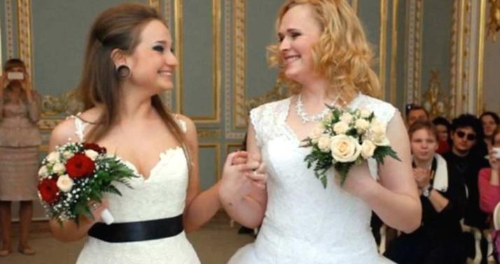 Rusiyada ilk dəfə iki qadın evləndi – FOTOLAR