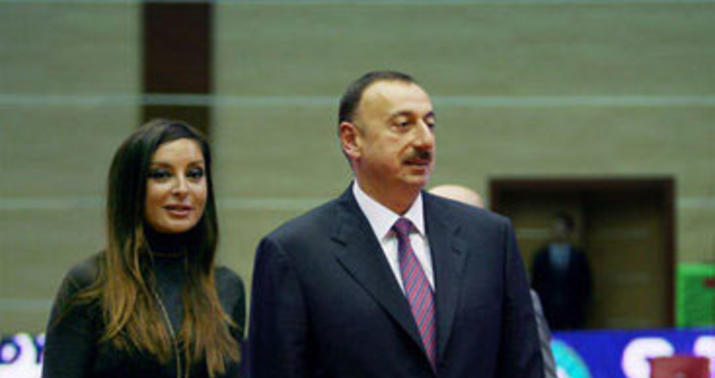 Prezident və xanımı yeni "Boeing-787-8"ə baxdılar - FOTOLAR