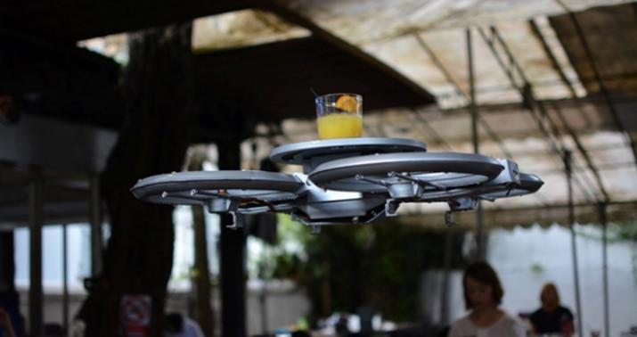 Robot ofisiantı əvəz etdi - FOTO