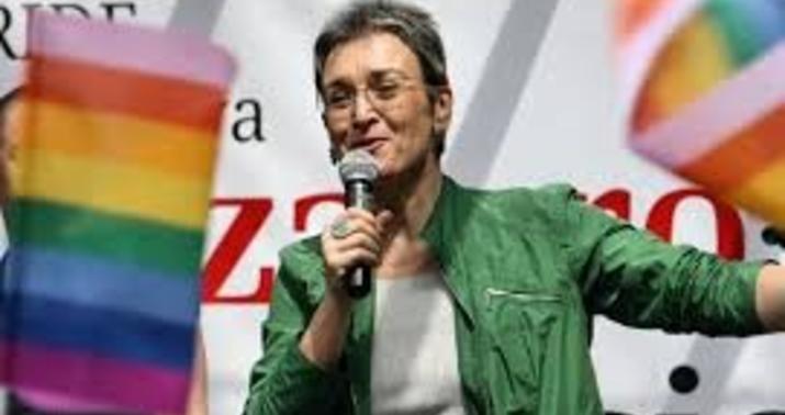 Lezbiyan Lunaçek Bakını təqdir etsəydi...