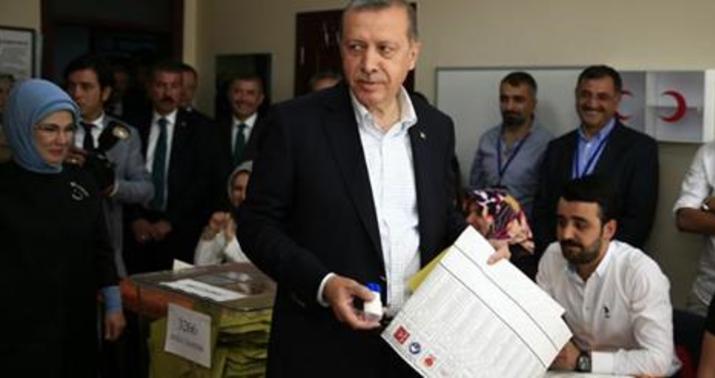 AKP-nin nüfuzu niyə düşür? - ŞƏRH