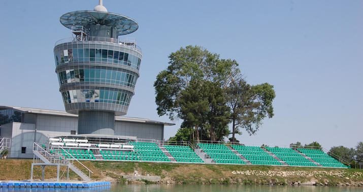 Mingəçevirdə qayıq limana çırpıldı –