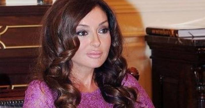 Karateçimizin medalını Mehriban Əliyeva təqdim etdi - VİDEO