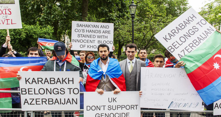 Londonda Saakyana etiraz edildi