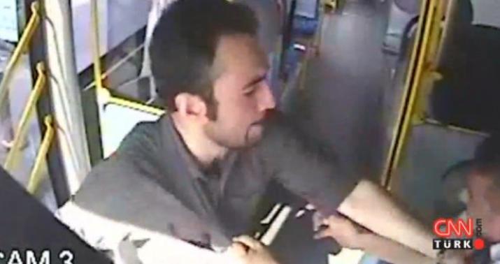 Polisdən avtobus sürücüsünə amansızlıq – VİDEO/18+