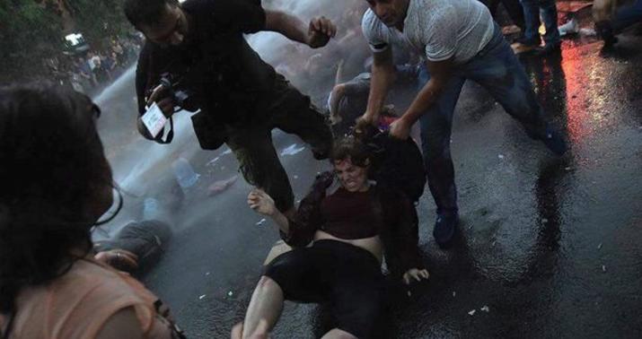 Almaniya nəşri Ermənistandakı özbaşnalıqdan yazır