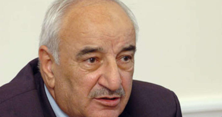 Abid Şərifov yanan binaya baş çəkib