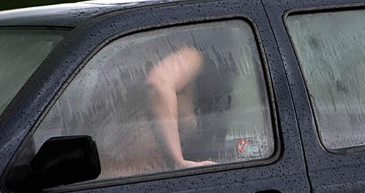 Maşında cinsi əlaqəyə girən cütlüyün acı sonu – FOTO/18+