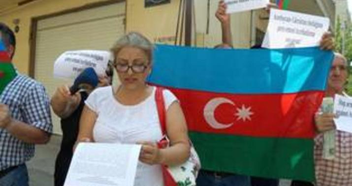 QAT Gürcüstan səfirliyi önündə aksiya keçirdi