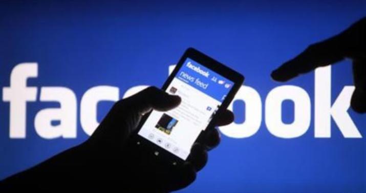 Facebookdan bir gündə 1 milyard insan istifadə edib