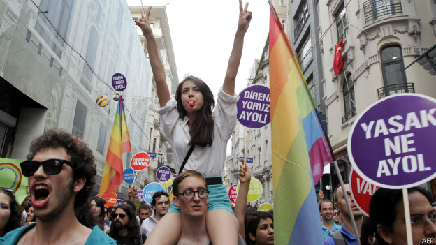 mini shortilar mening mushuk ichiga qazish edi.