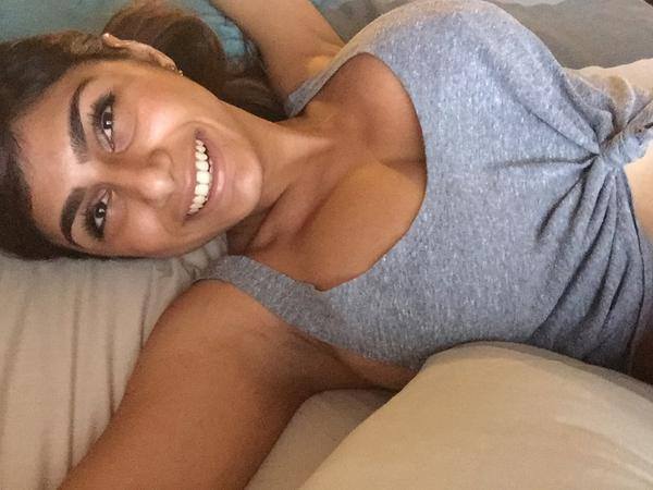 Qishloq hammomidagi qizlarning fotosuratlari